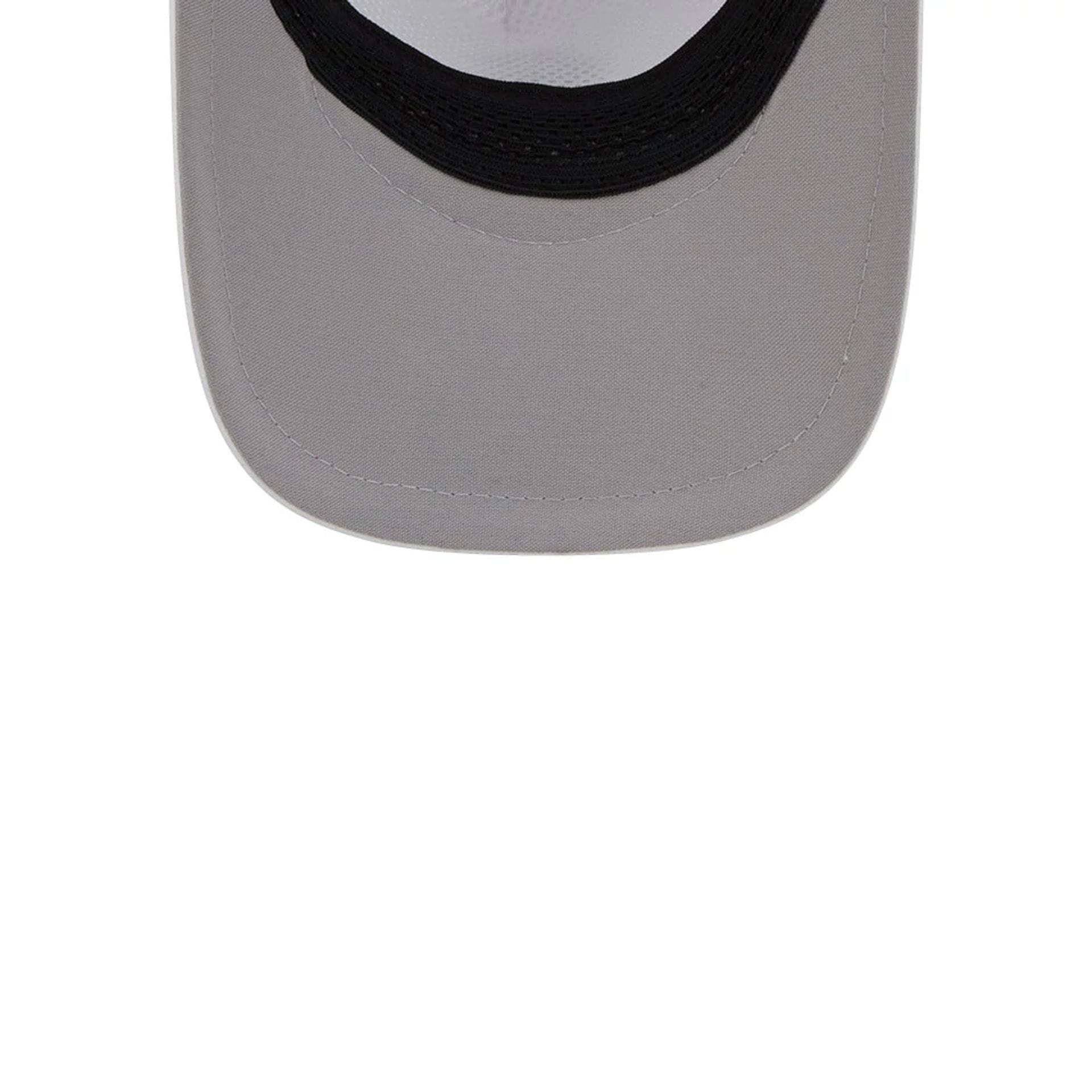 Pictured is this MLB Quickstrike Chicago White Sox 9FORTY Apex cap in white. 2