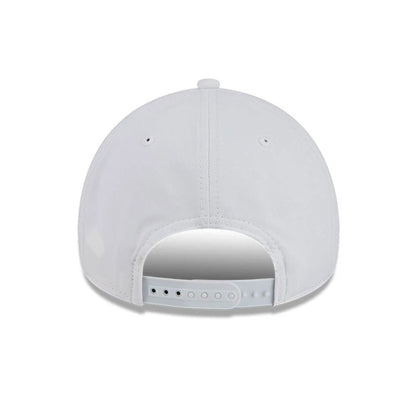 Pictured is this NHL Quickstrike LA Kings 9FORTY Apex cap in white. 4
