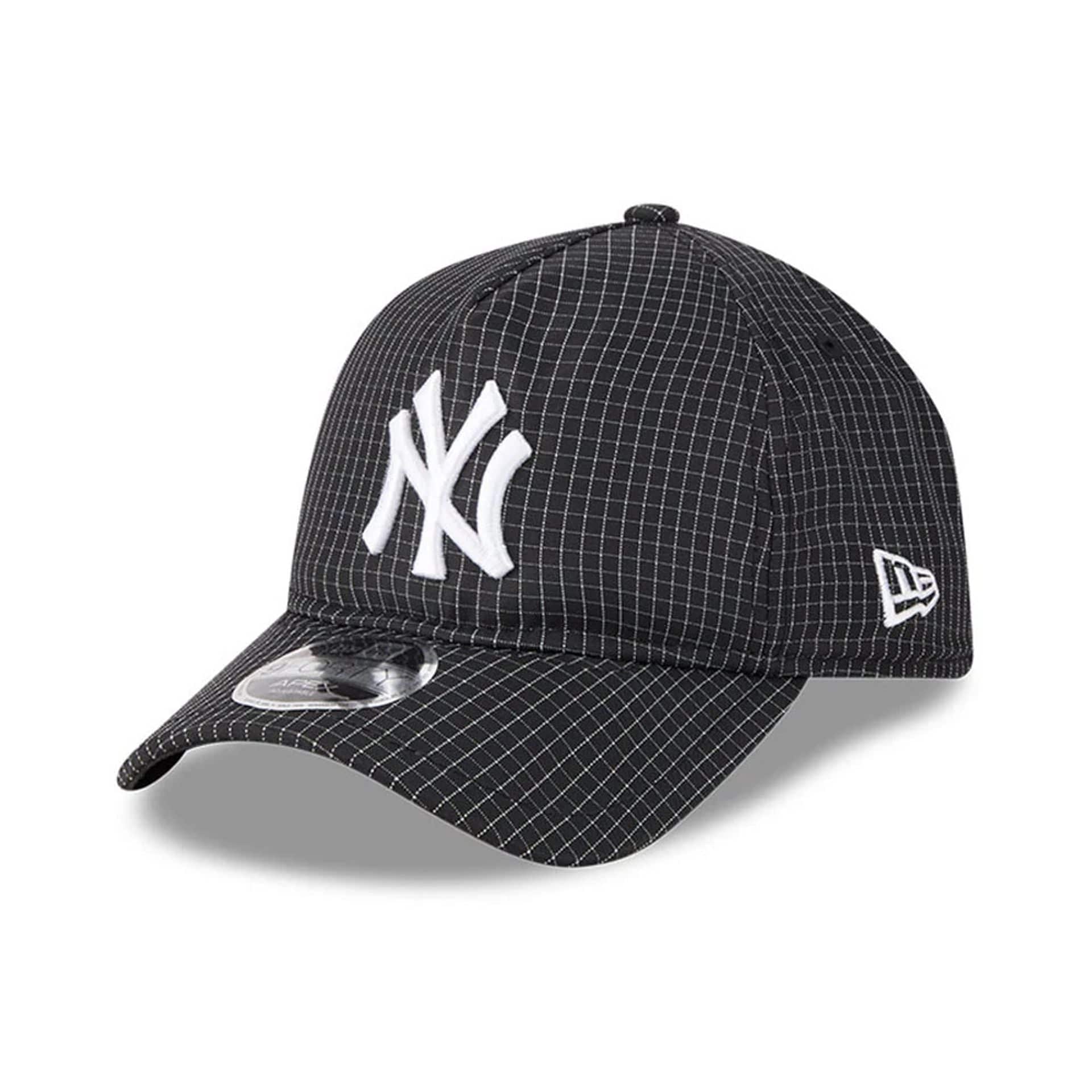 Pictured is this MLB Quickstrike New York Yankees 9FORTY Apex cap in black. 1