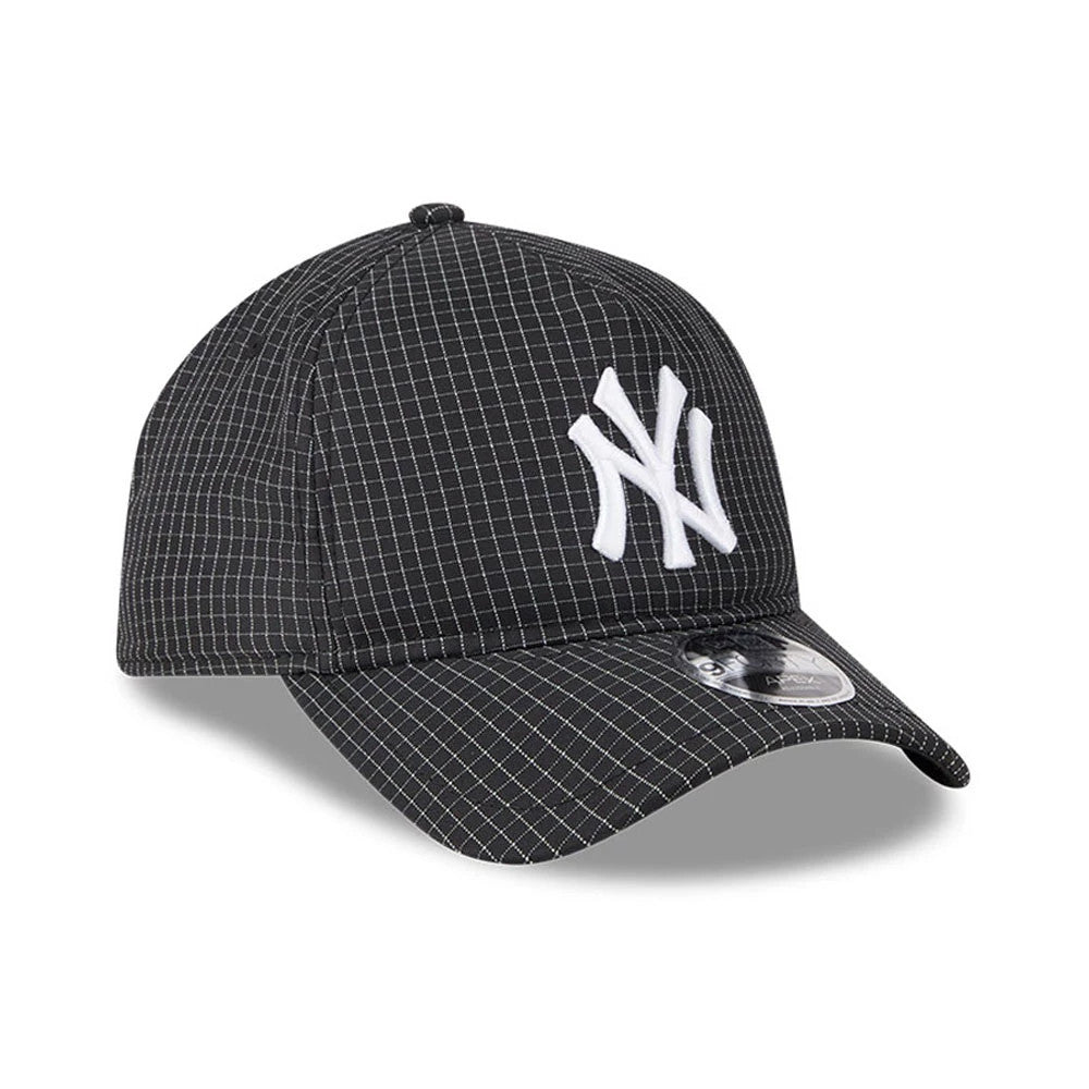 Pictured is this MLB Quickstrike New York Yankees 9FORTY Apex cap in black. 3