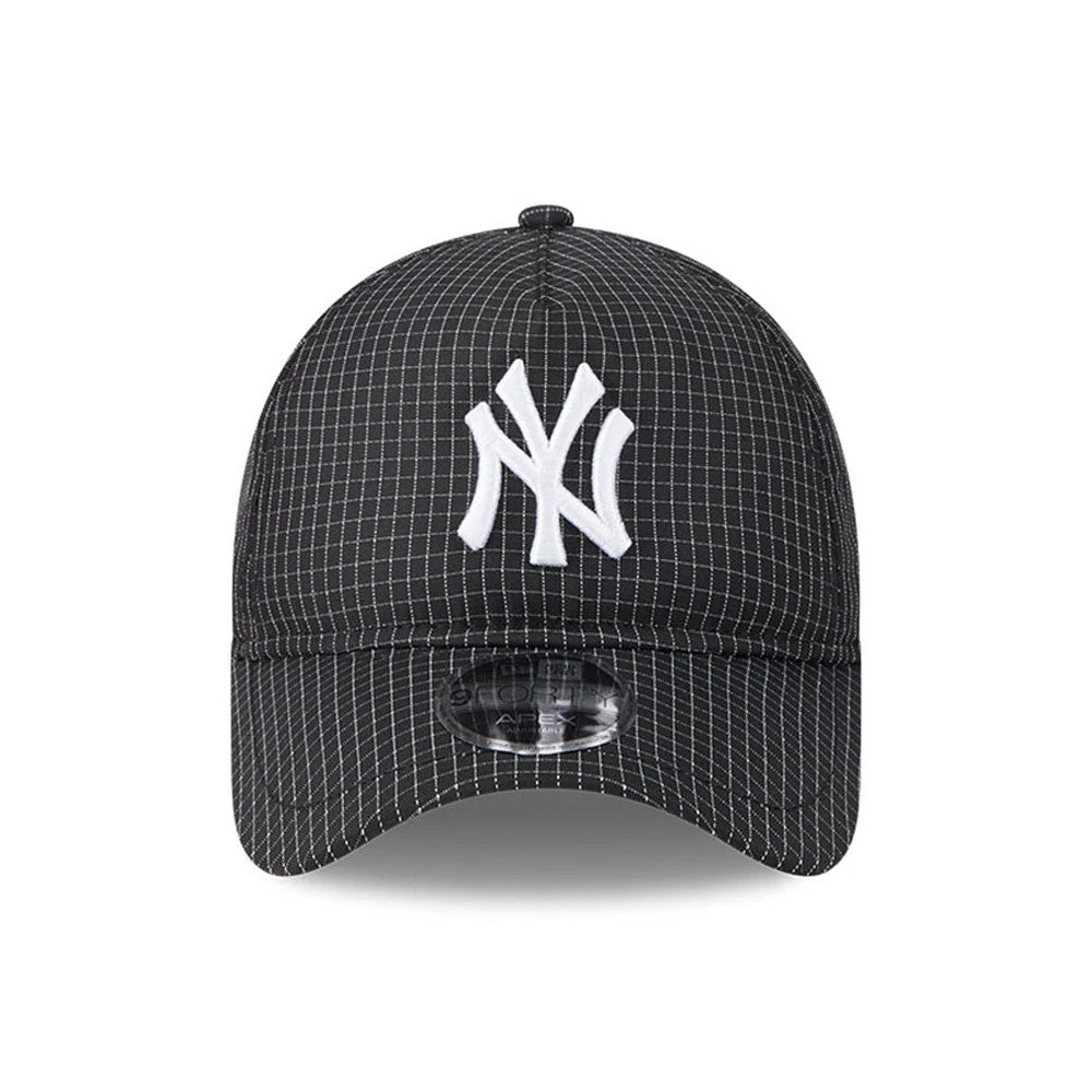 New York Yankees MLB Quickstrike Black New Era 9FORTY Apex Adjustable Cap, front view showing the raised white embroidered Yankees logo on the structured black crown with a grid pattern, black curved visor, and 9FORTY size sticker on the visor.
