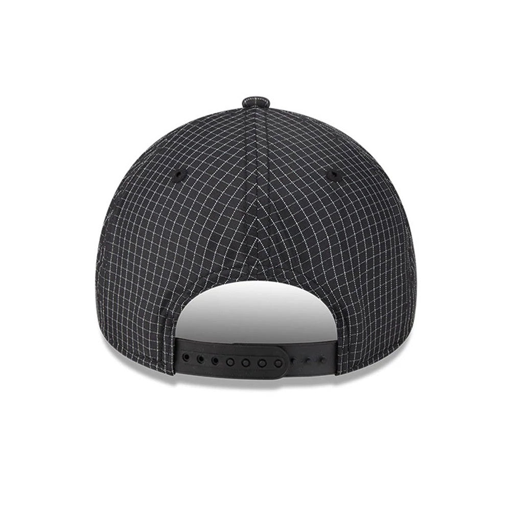 Pictured is this MLB Quickstrike Chicago White Sox 9FORTY Apex cap in black. 4
