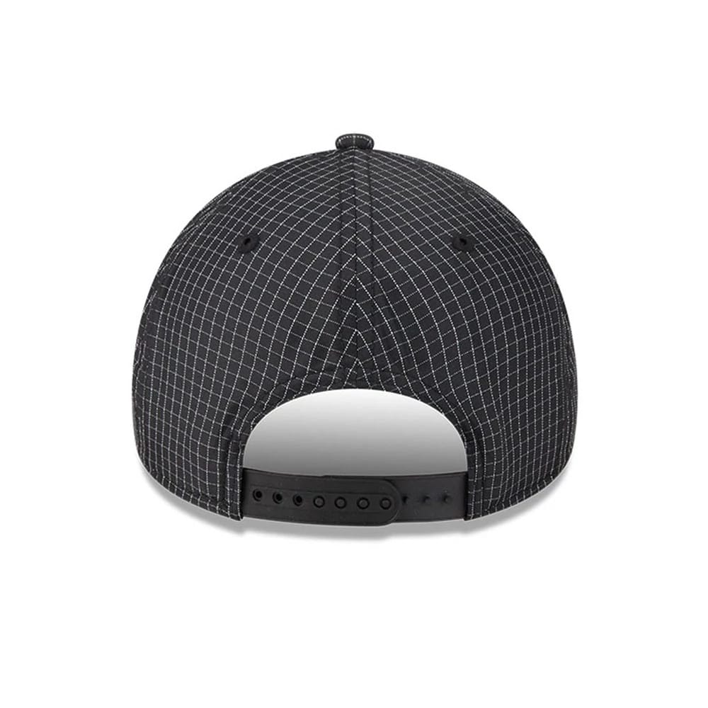 Pictured is this MLB Quickstrike Chicago White Sox 9FORTY Apex cap in black. 4