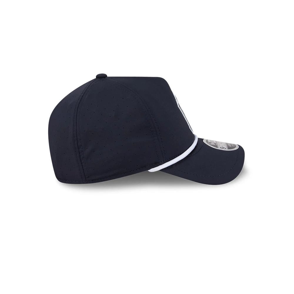 Pictured is this MLB Quickstrike New York Yankees 9FORTY Apex cap in navy. 6