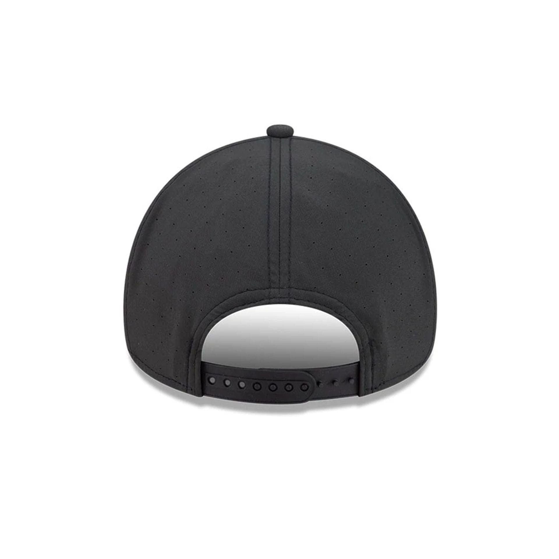 Pictured is this MLB Quickstrike Chicago White Sox 9FORTY Apex cap in black. 4