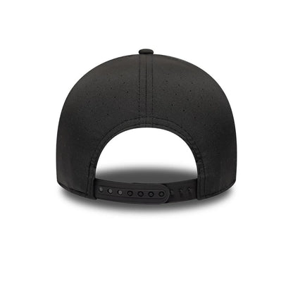 Pictured is this NHL Quickstrike LA Kings 9FORTY Apex cap in black. 6