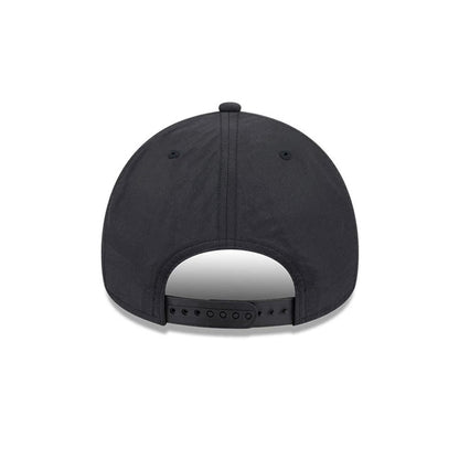 Pictured is this NHL Quickstrike LA Kings 9FORTY Apex cap in black. 6