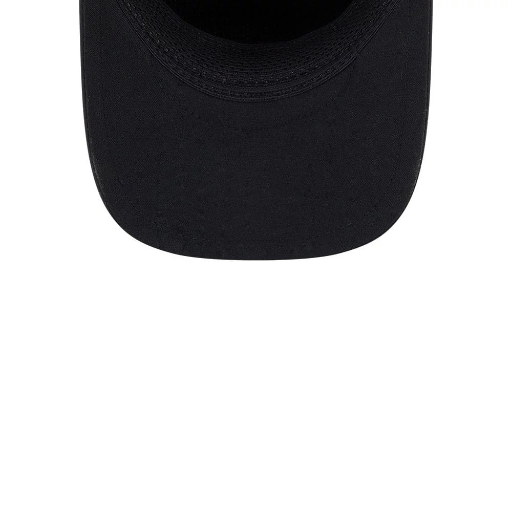 Pictured is this NHL Quickstrike LA Kings 9FORTY Apex cap in black. 7