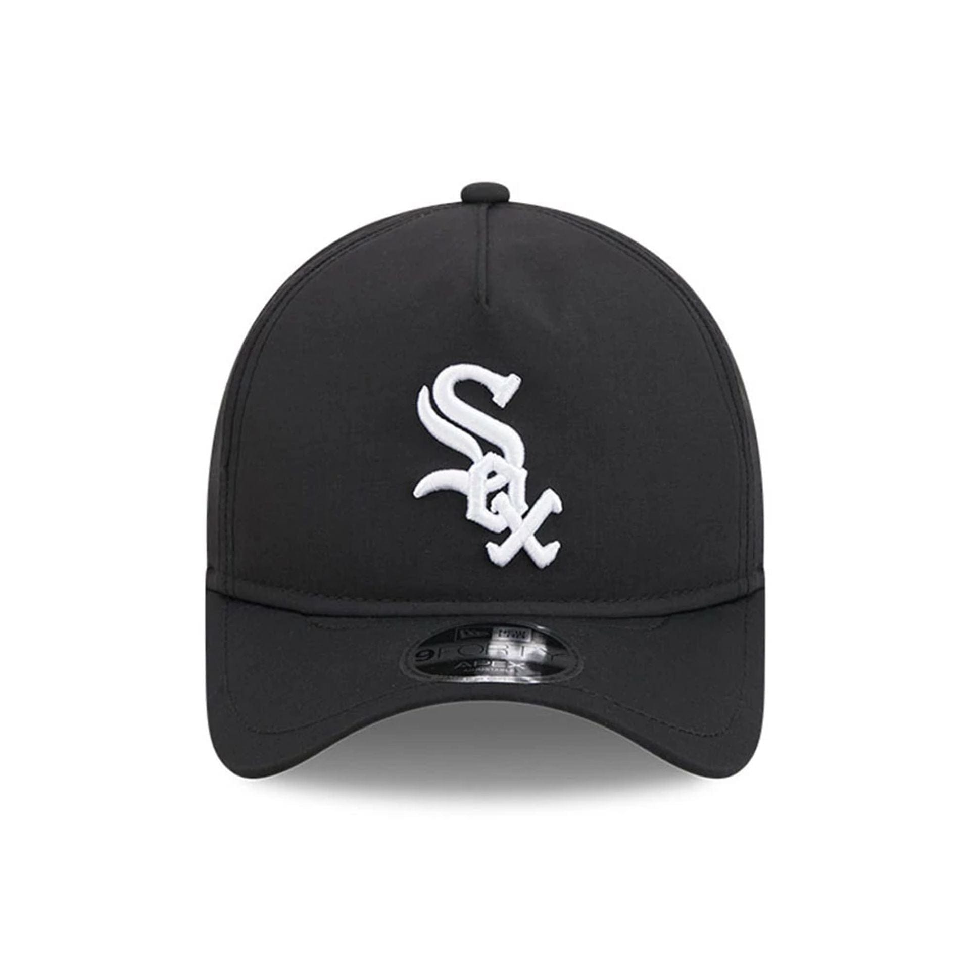 Pictured is this MLB Quickstrike Chicago White Sox 9FORTY Apex cap in black. 2