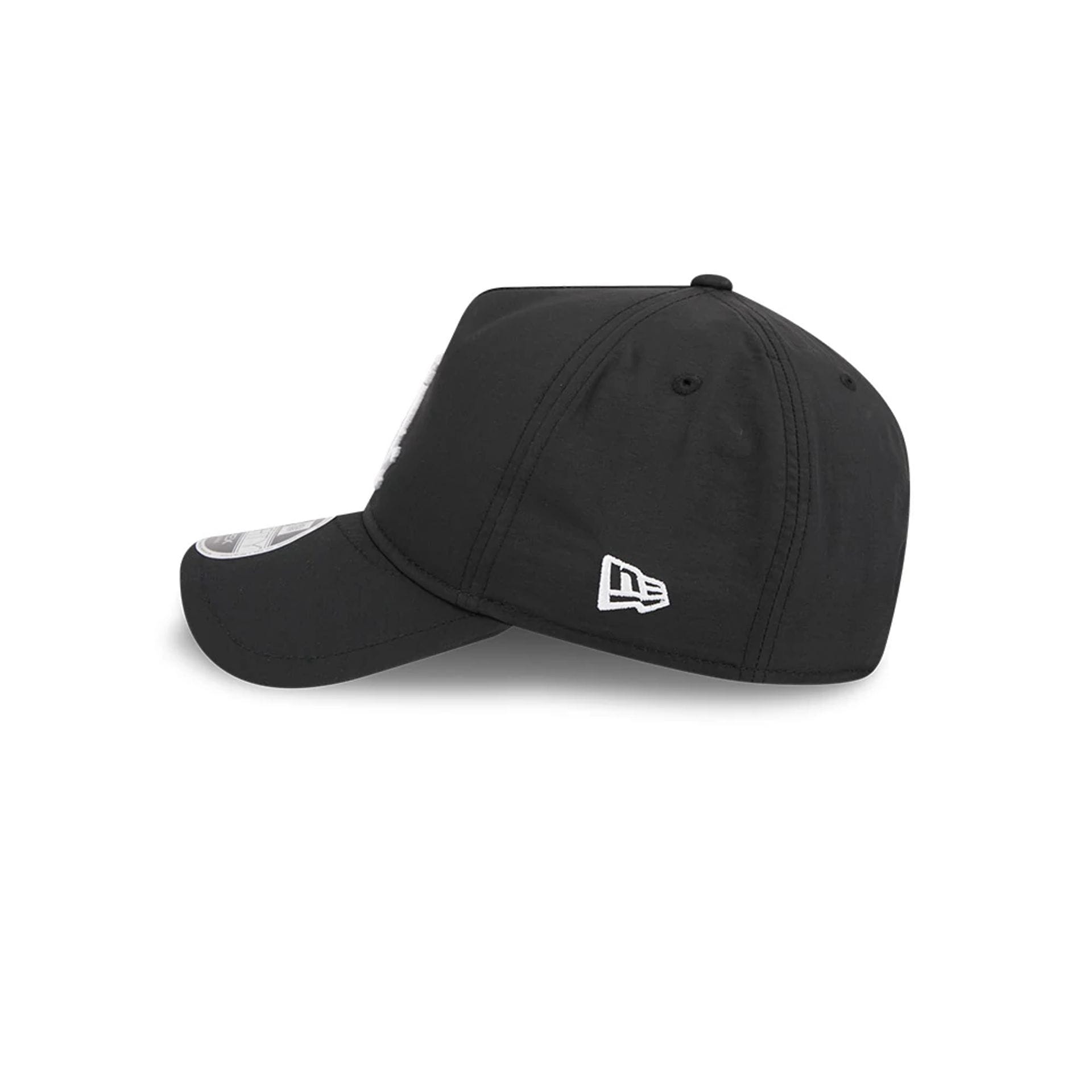 Pictured is this MLB Quickstrike Chicago White Sox 9FORTY Apex cap in black. 5