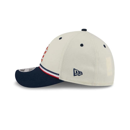 Pictured is this MLB 4th Of July 2026 New York Yankees 39THIRTY M-Crown Stretch Fit cap in Cream. 5