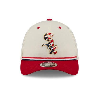 Pictured is this MLB 4th Of July 2026 Chicago White Sox 39THIRTY M-Crown Stretch Fit cap in Cream. 2