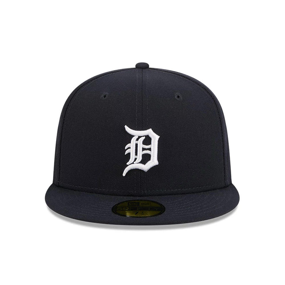 Detroit Tigers MLB City Connect Black New Era 59FIFTY Fitted Cap, front view showing the white embroidered team logo on the structured black crown, with a flat visor and gold 59FIFTY size sticker positioned on the centre.