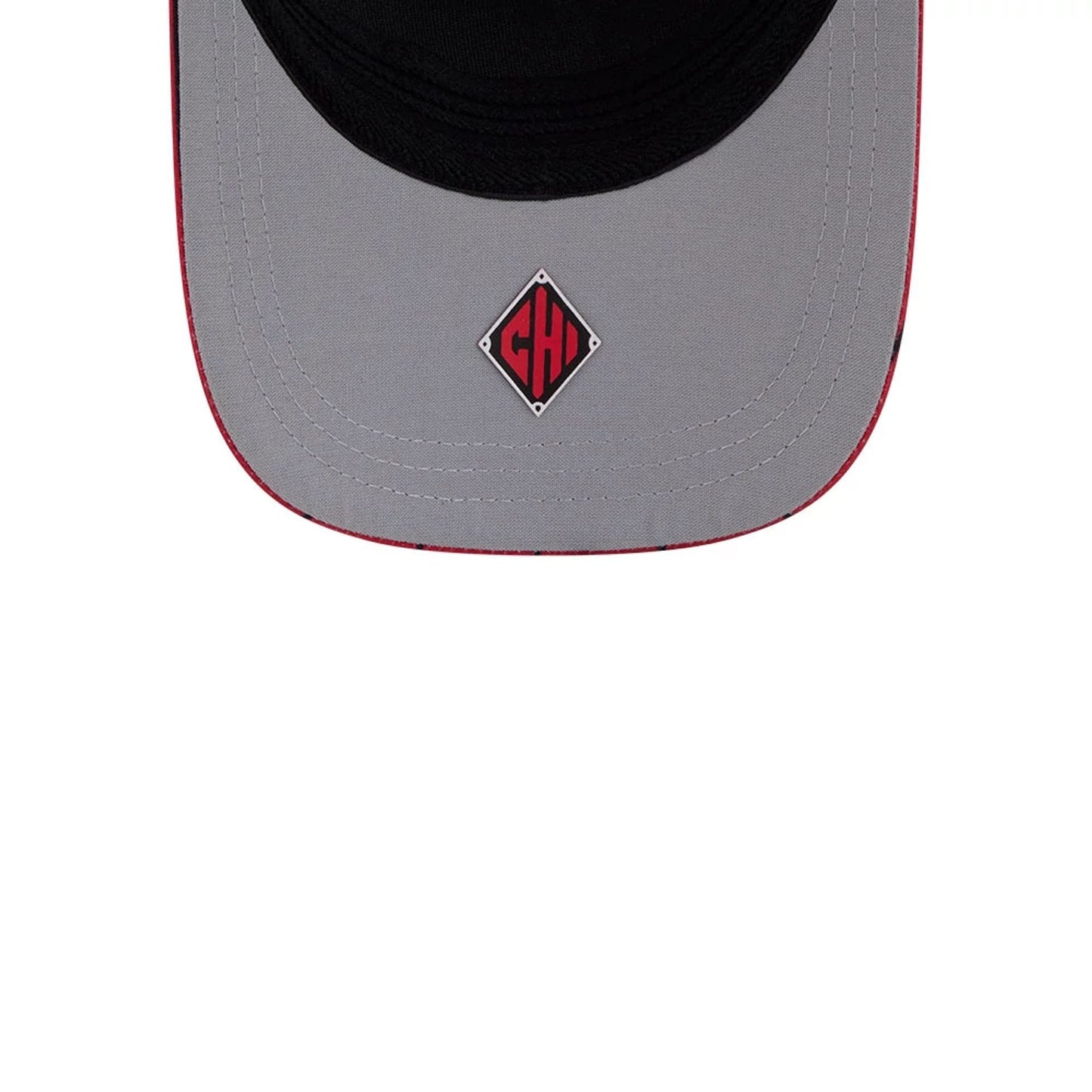 Pictured is this MLB City Connect Chicago White Sox 39THIRTY M-Crown A-Frame Stretch Fit cap in black. 2