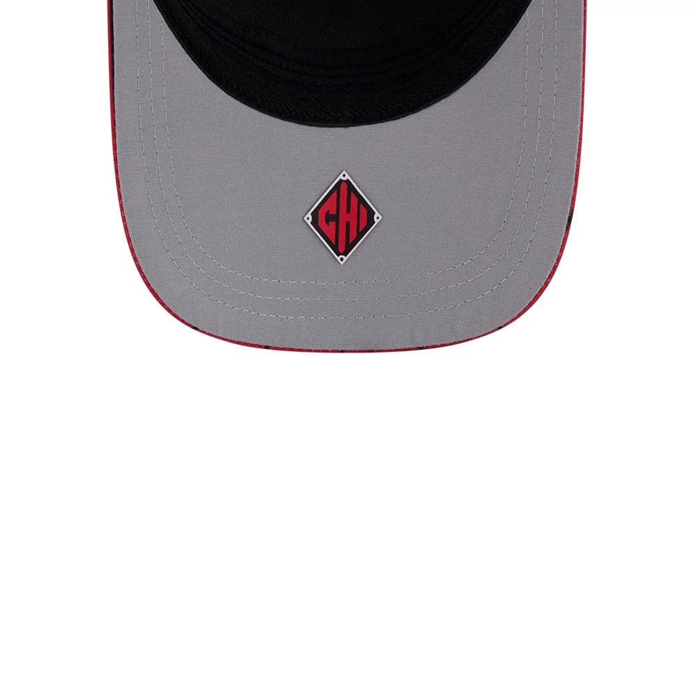 Pictured is this MLB City Connect Chicago White Sox 39THIRTY M-Crown A-Frame Stretch Fit cap in black. 2