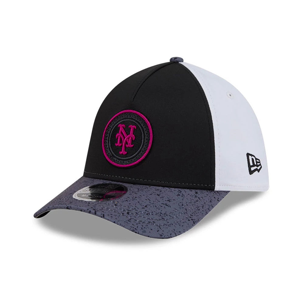 Pictured is this MLB City Connect New York Mets 39THIRTY M-Crown A-Frame Stretch Fit cap in Black. 4