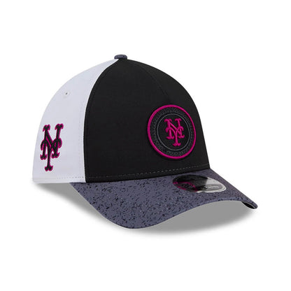 Pictured is this MLB City Connect New York Mets 39THIRTY M-Crown A-Frame Stretch Fit cap in Black. 1