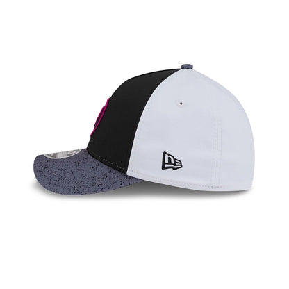 Pictured is this MLB City Connect New York Mets 39THIRTY M-Crown A-Frame Stretch Fit cap in Black. 6