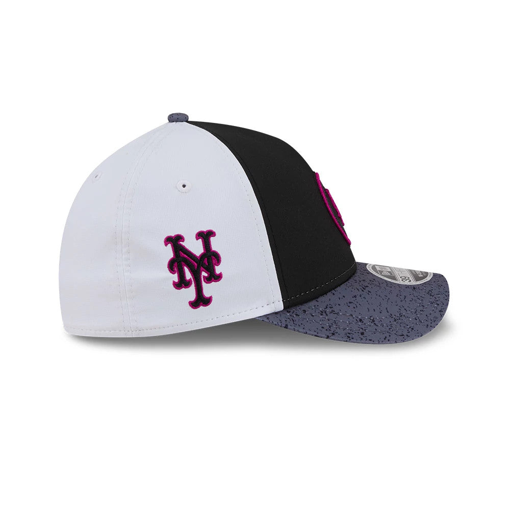 Pictured is this MLB City Connect New York Mets 39THIRTY M-Crown A-Frame Stretch Fit cap in Black. 5