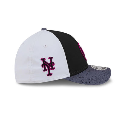 Pictured is this MLB City Connect New York Mets 39THIRTY M-Crown A-Frame Stretch Fit cap in Black. 5
