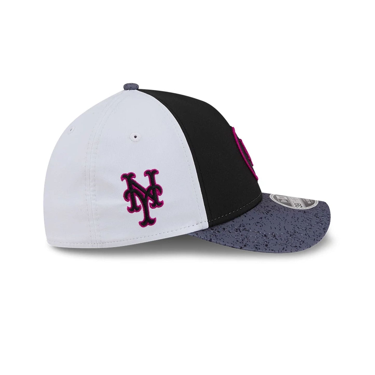 Pictured is this MLB City Connect New York Mets 39THIRTY M-Crown A-Frame Stretch Fit cap in Black. 5