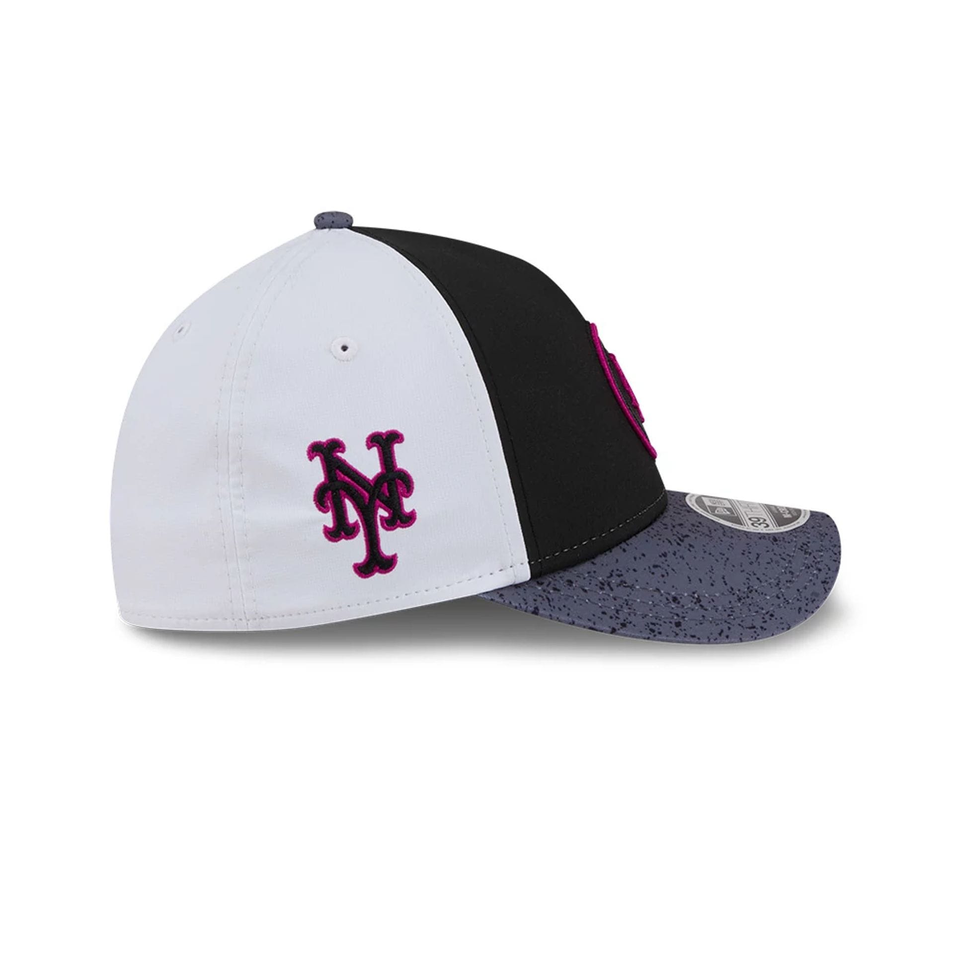 Pictured is this MLB City Connect New York Mets 39THIRTY M-Crown A-Frame Stretch Fit cap in Black. 5