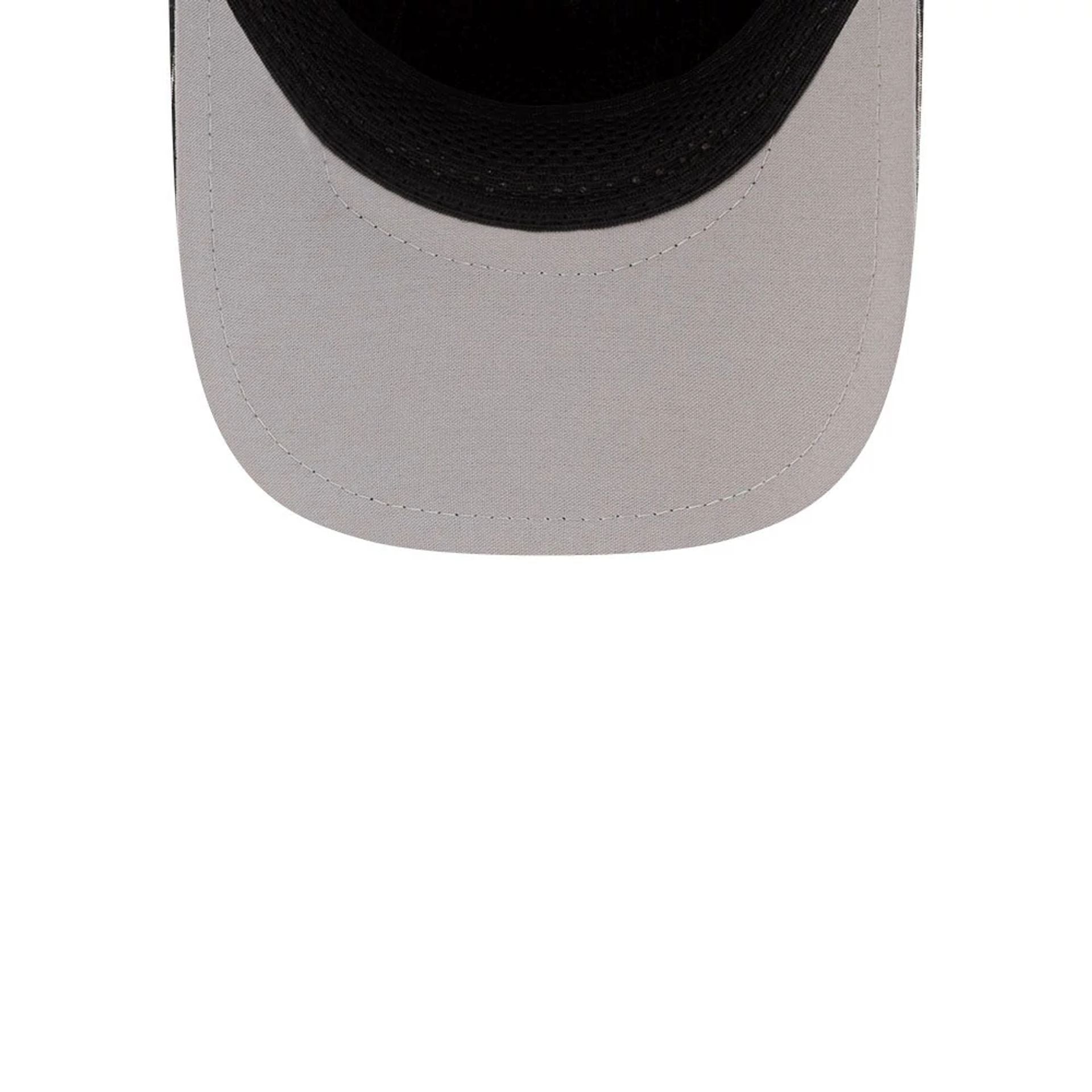 Pictured is this New Era Ripstop 9FORTY Apex cap in black. 2