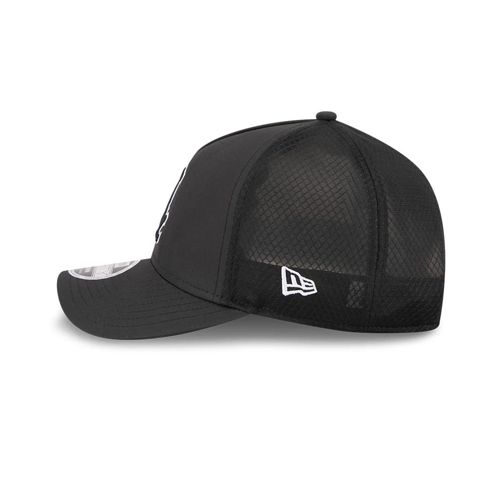 Pictured is this MLB Batting Practice 2026 Chicago White Sox 9FORTY M-Crown A-Frame Adjustable cap in black. 5