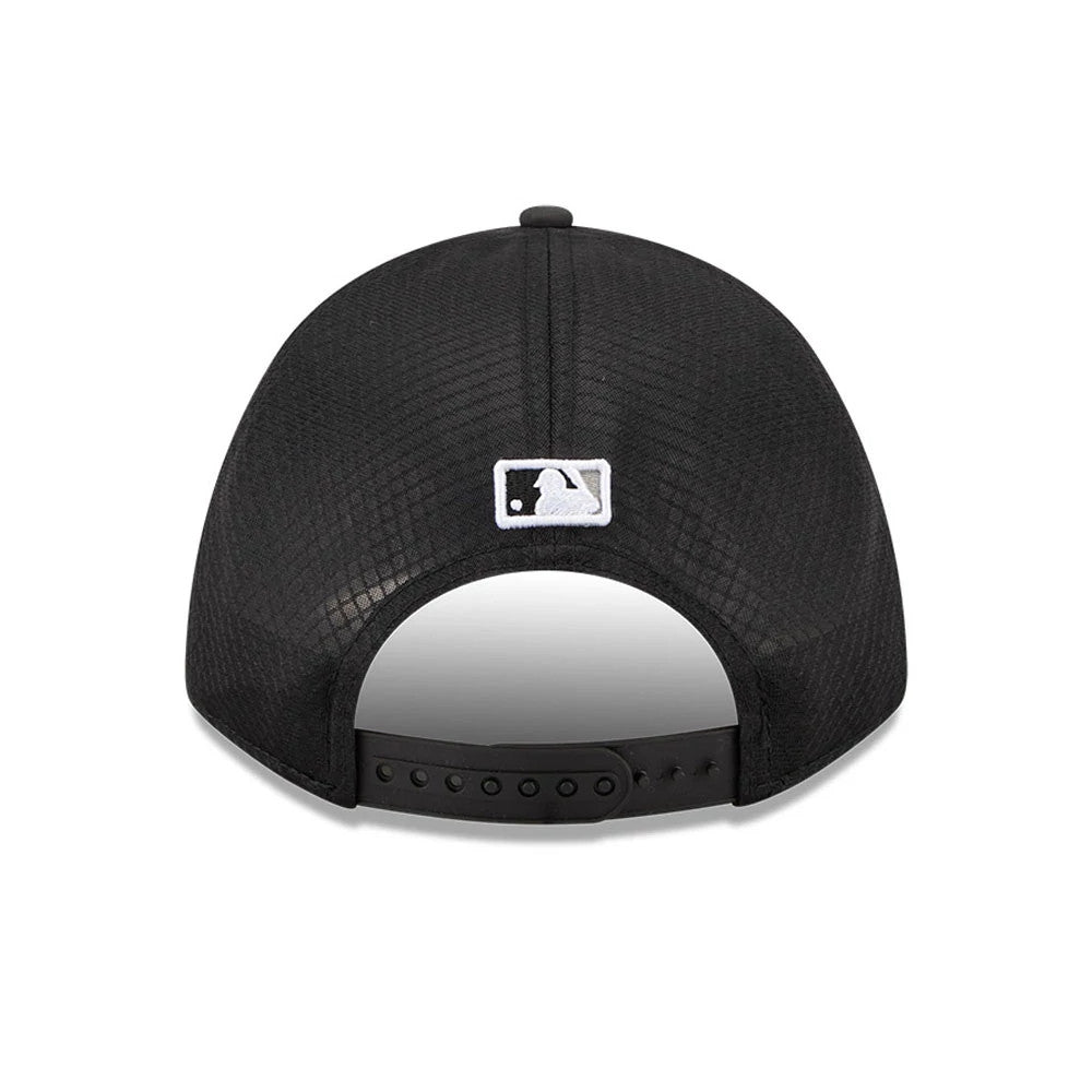 Pictured is this MLB Batting Practice 2026 Chicago White Sox 9FORTY M-Crown A-Frame Adjustable cap in black. 4