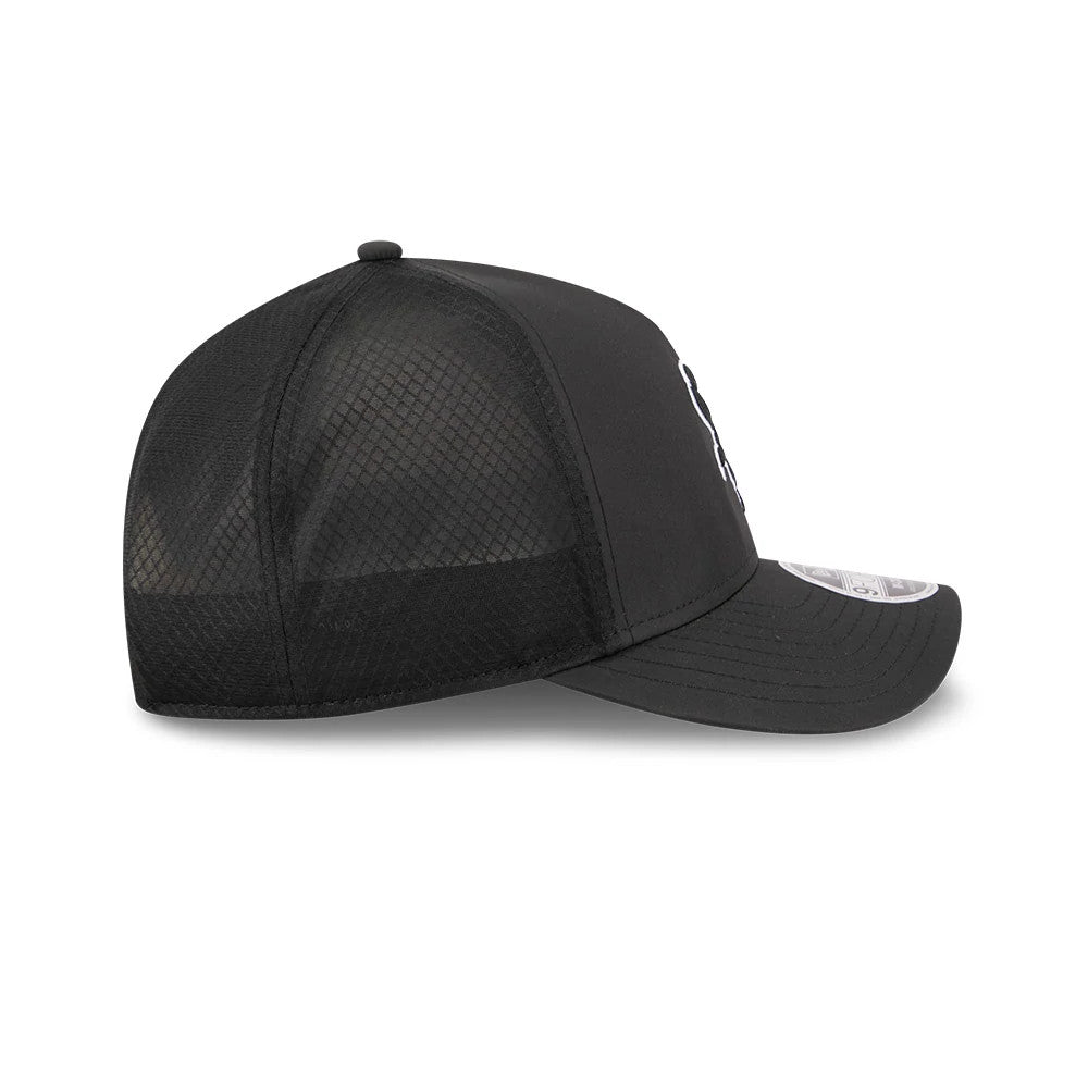White Sox MLB Batting Practice 2026 Black New Era 9FORTY M-Crown A-Frame Adjustable Cap, side view showing the black mesh side panels with a diamond pattern, an A-frame crown, and a black curved visor with a 9FORTY size sticker on the edge.