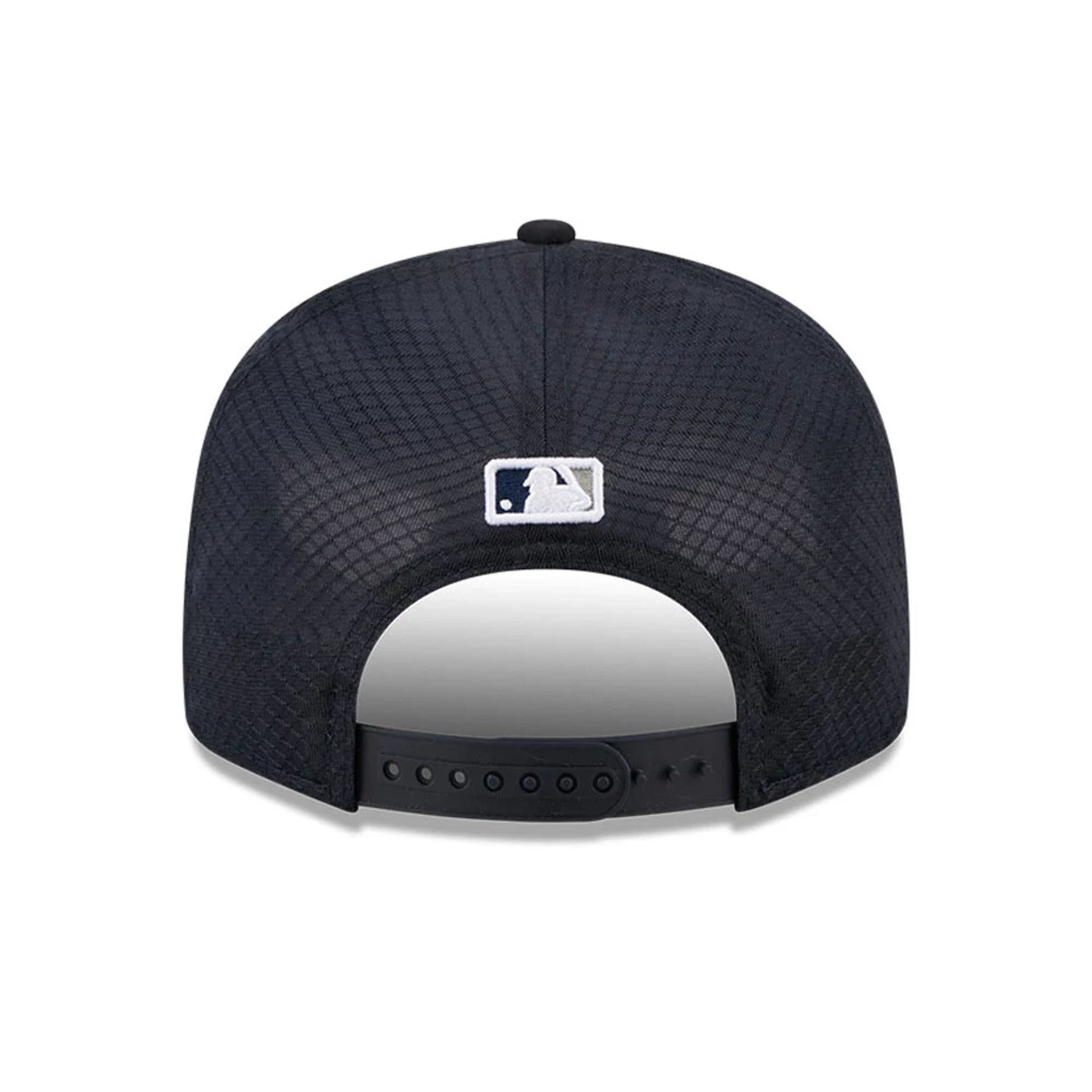Pictured is this MLB Batting Practice 2026 New York Yankees 9FIFTY Snapback Adjustable cap in navy. 6