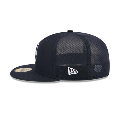 Pictured is this MLB Batting Practice 2026 Boston Red Sox 59FIFTY Fitted cap in navy. 5