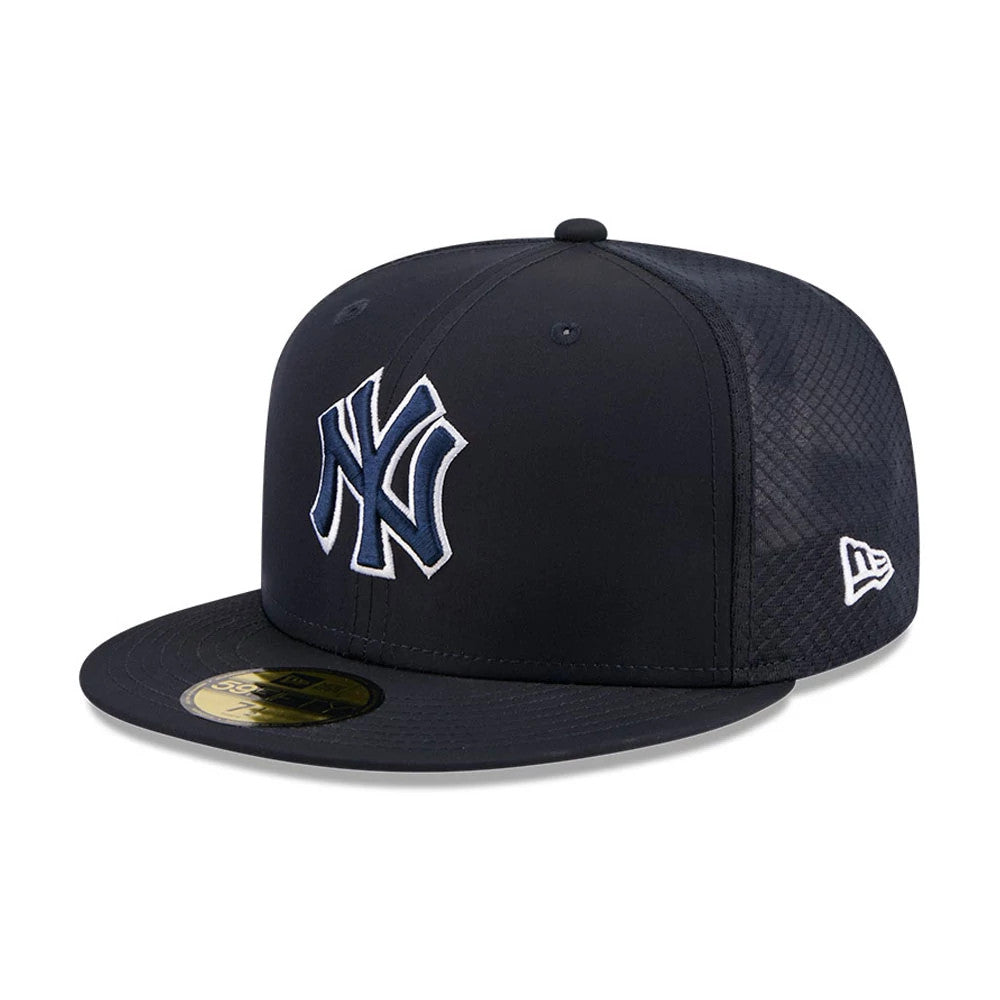 New York Yankees MLB Batting Practice 2026 Navy New Era 59FIFTY Fitted Cap, three-quarter view showing the raised embroidered white and blue NY logo on the front panel, black flat visor with a gold 59FIFTY size sticker.