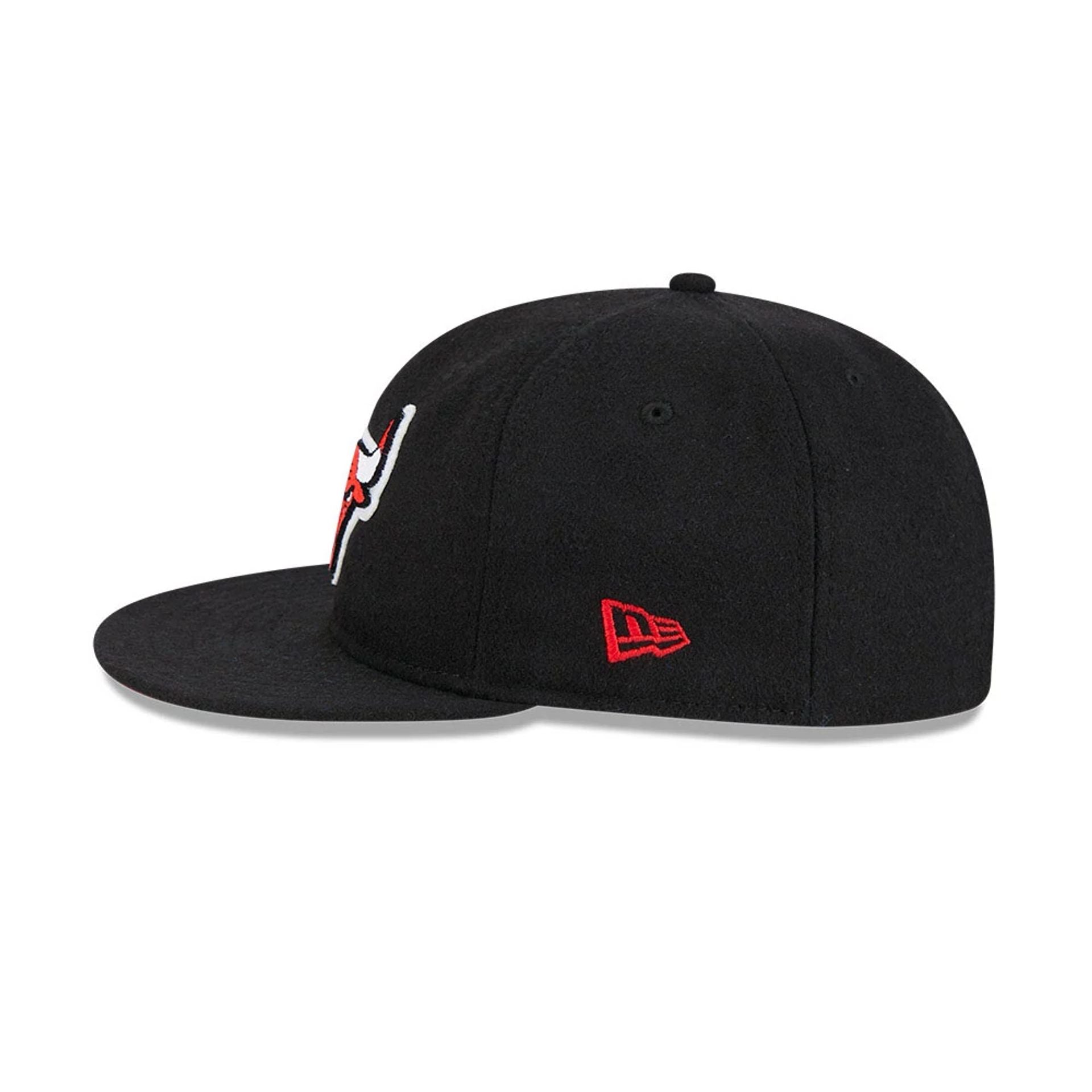 Pictured is this NBA Chenille Woven Chicago Bulls Retro Crown 9FIFTY cap in black. 7