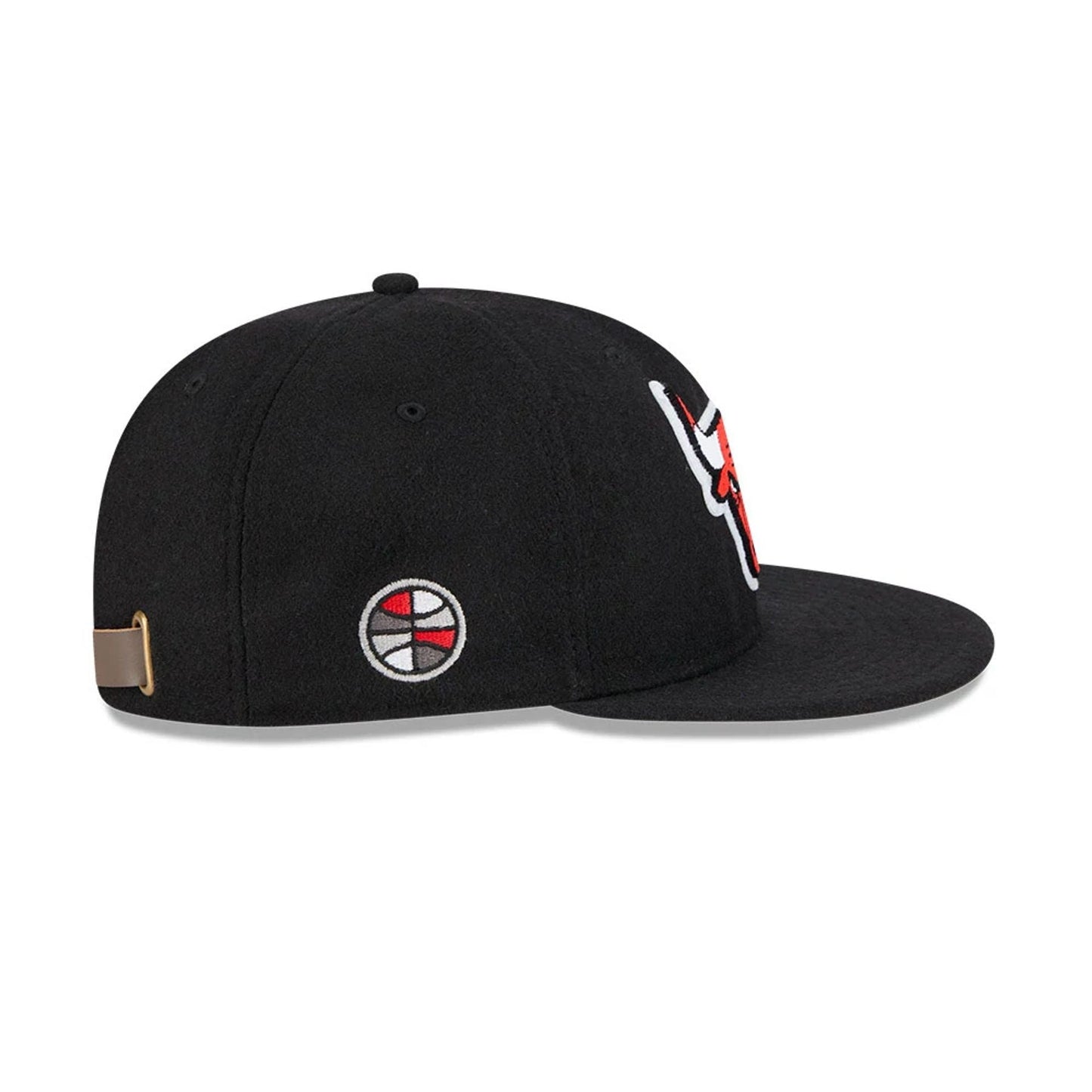 Pictured is this NBA Chenille Woven Chicago Bulls Retro Crown 9FIFTY cap in black. 6