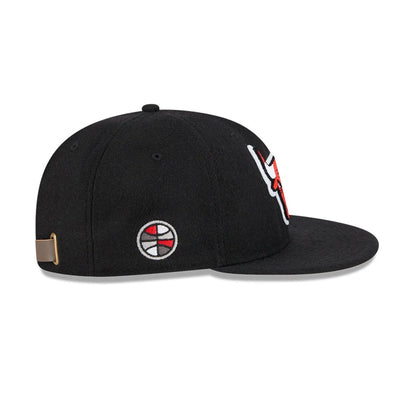 Pictured is this NBA Chenille Woven Chicago Bulls Retro Crown 9FIFTY cap in black. 6