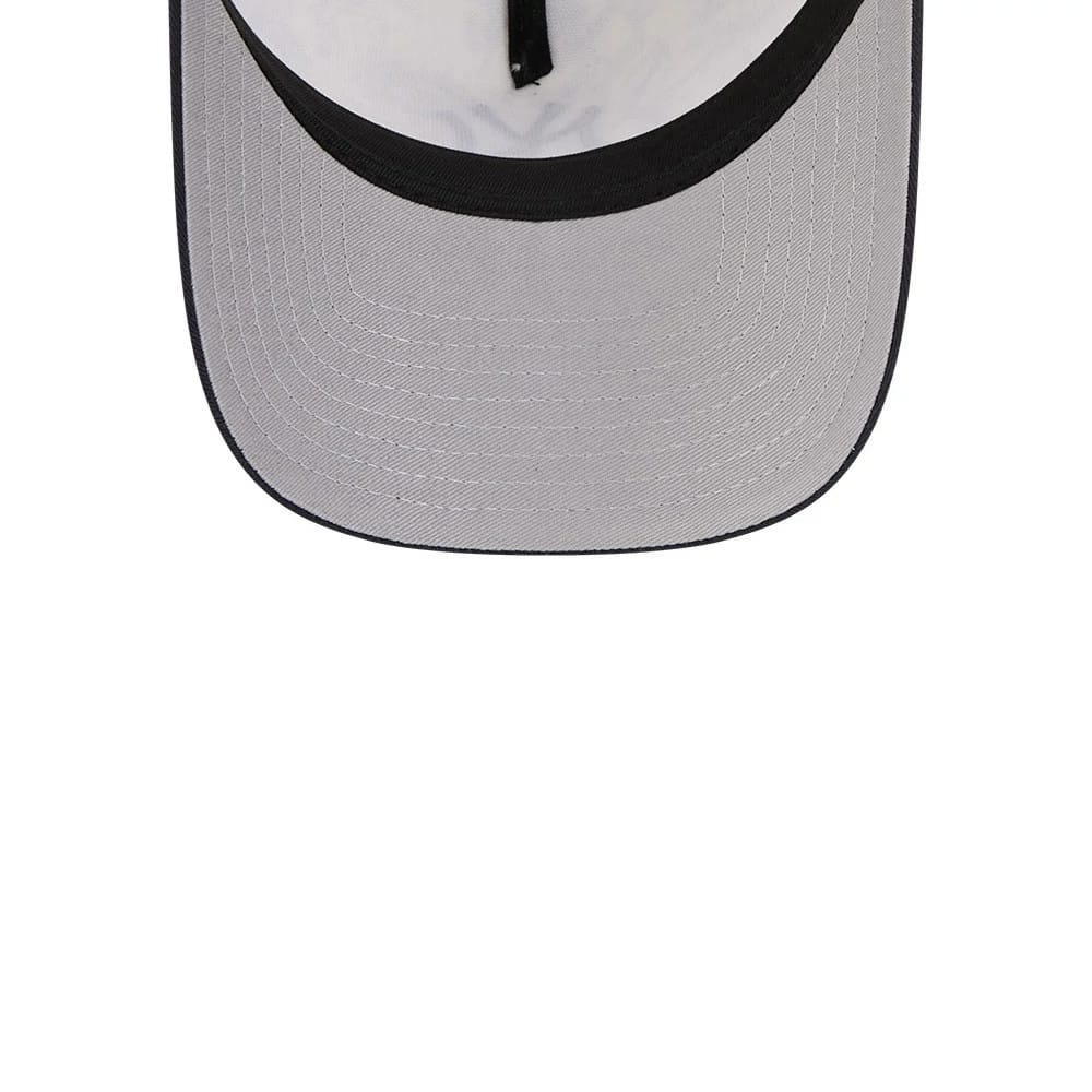 Pictured is this MLB Spring Floral New York Yankees 9FORTY A-Frame cap in navy. 2