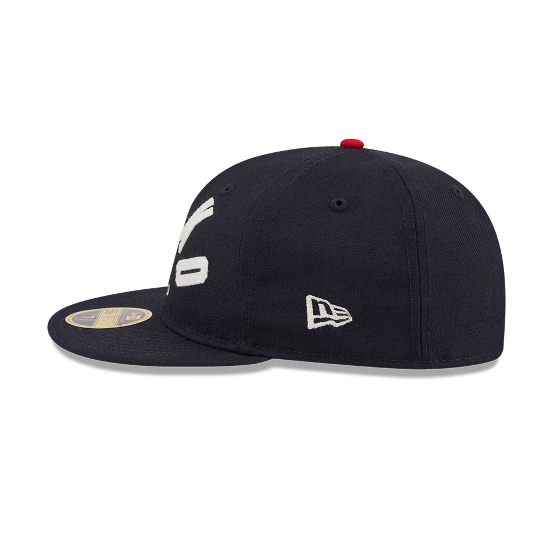 Pictured is this WBC Classical Script Czech Republic Retro Crown 59FIFTY Fitted cap in navy. 6
