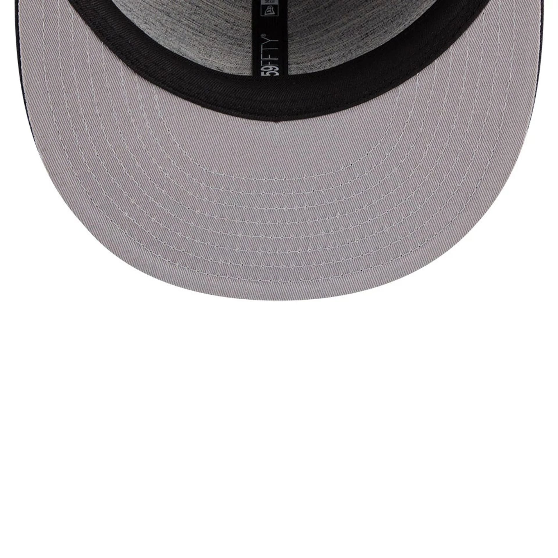 Pictured is this WBC Classical Script Czech Republic Retro Crown 59FIFTY Fitted cap in navy. 2