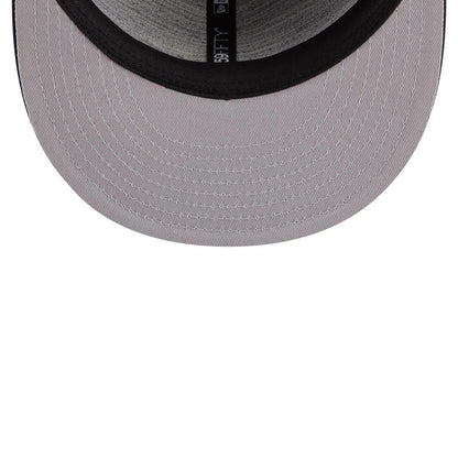 Pictured is this WBC Classical Script Czech Republic Retro Crown 59FIFTY Fitted cap in navy. 2