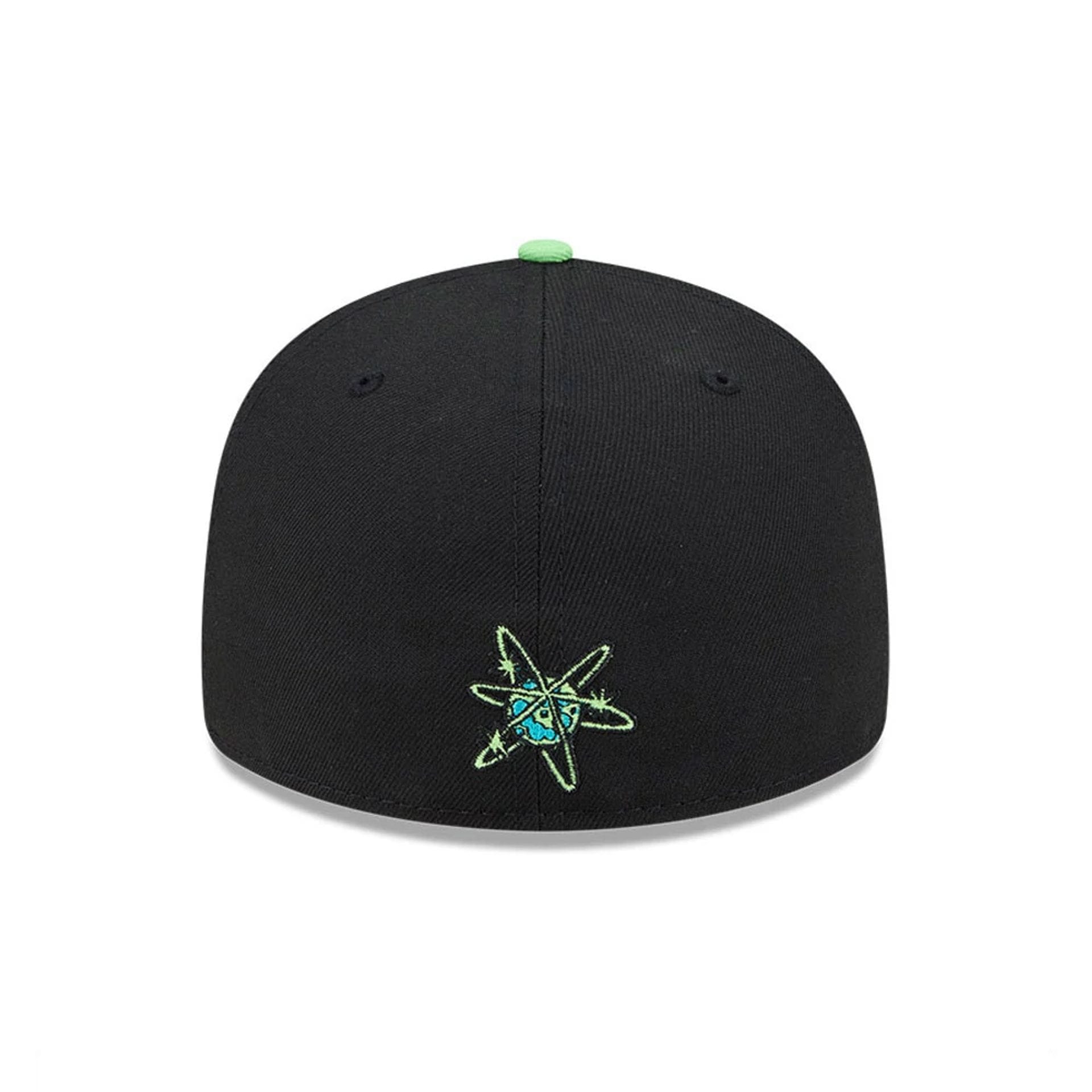 Pictured is this Dexter's Laboratory Logo 59FIFTY Fitted cap in black. 7
