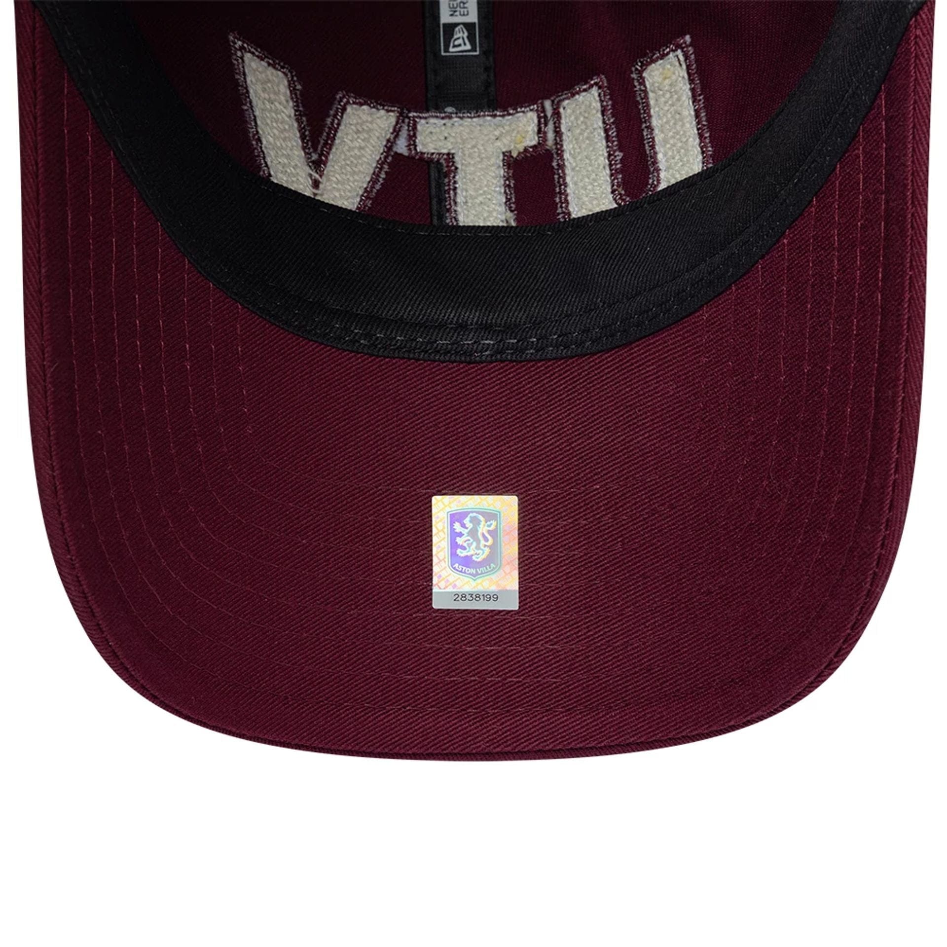Pictured is this Aston Villa FC Boucle 9TWENTY cap in dark red. 7