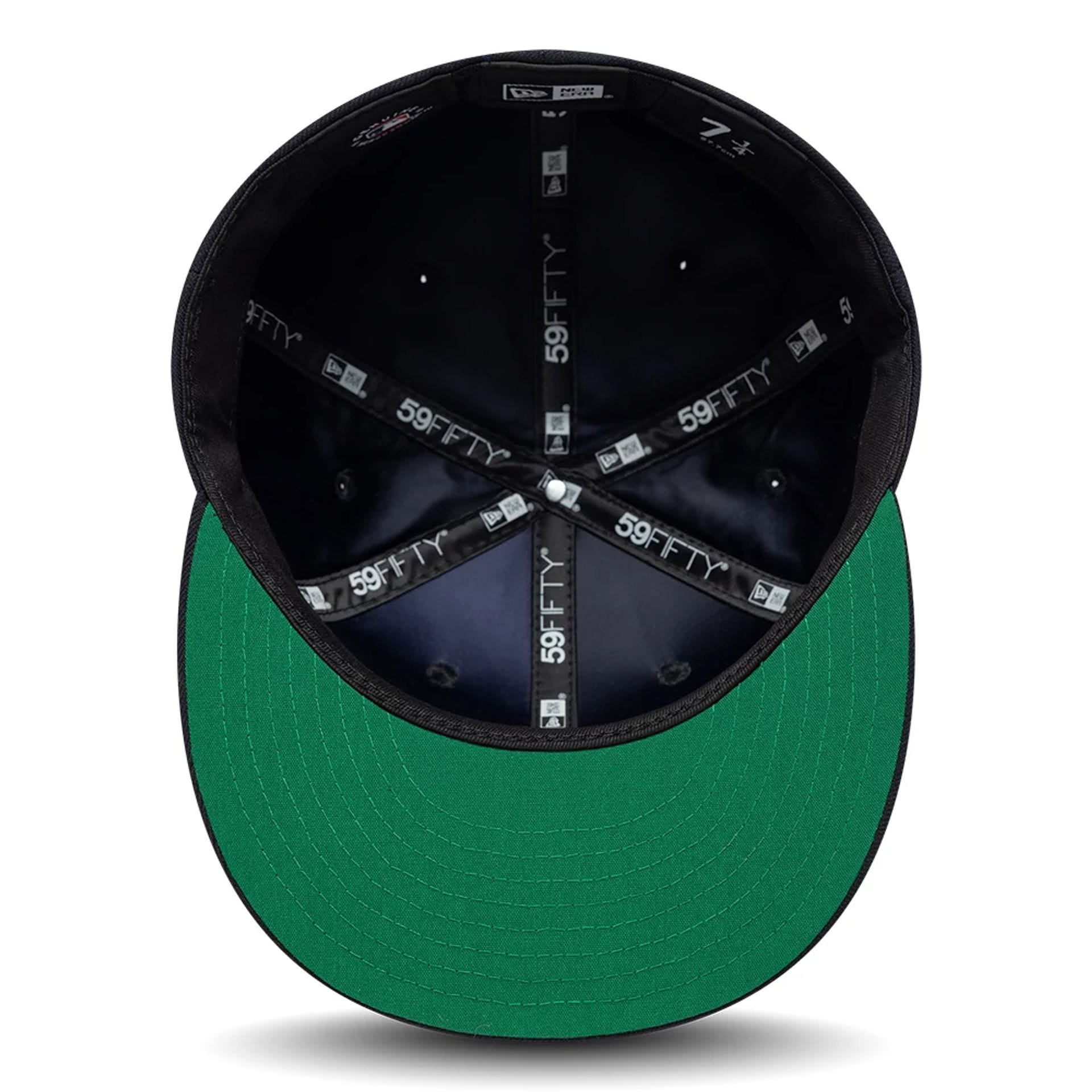 Pictured is this MLB Sidepatch New York Yankees 59FIFTY Fitted cap in navy. 2