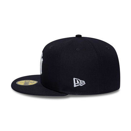 Pictured is this MLB Sidepatch New York Yankees 59FIFTY Fitted cap in navy. 6