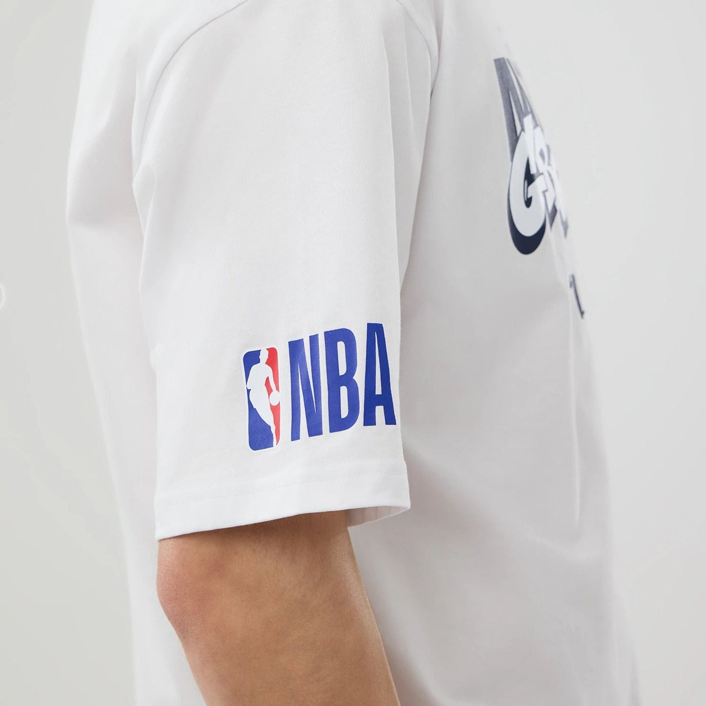 The model is wearing this NBA Berlin Game 2026 Memphis Grizzlies Oversized T-Shirt in white. 3