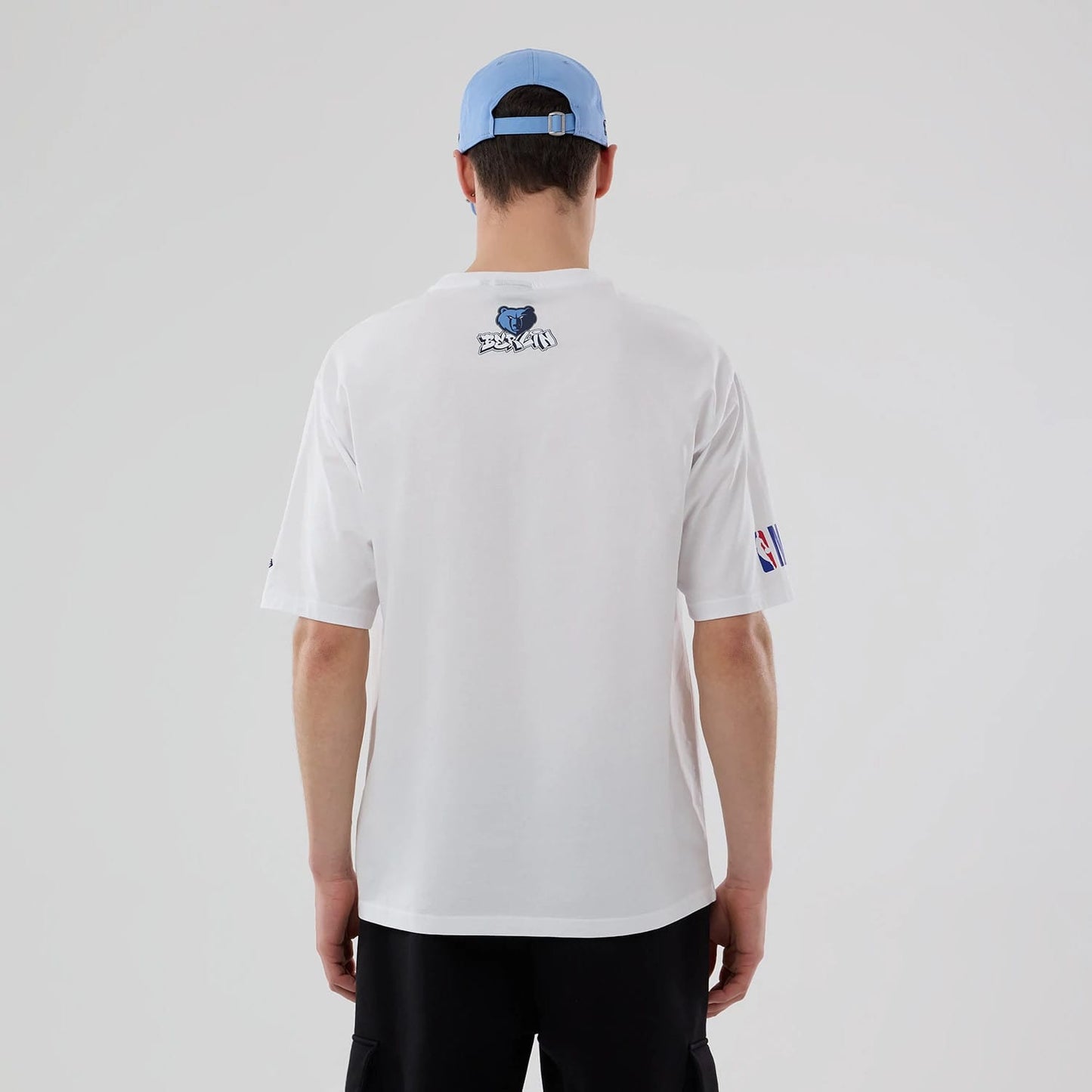 The model is wearing this NBA Berlin Game 2026 Memphis Grizzlies Oversized T-Shirt in white. 2