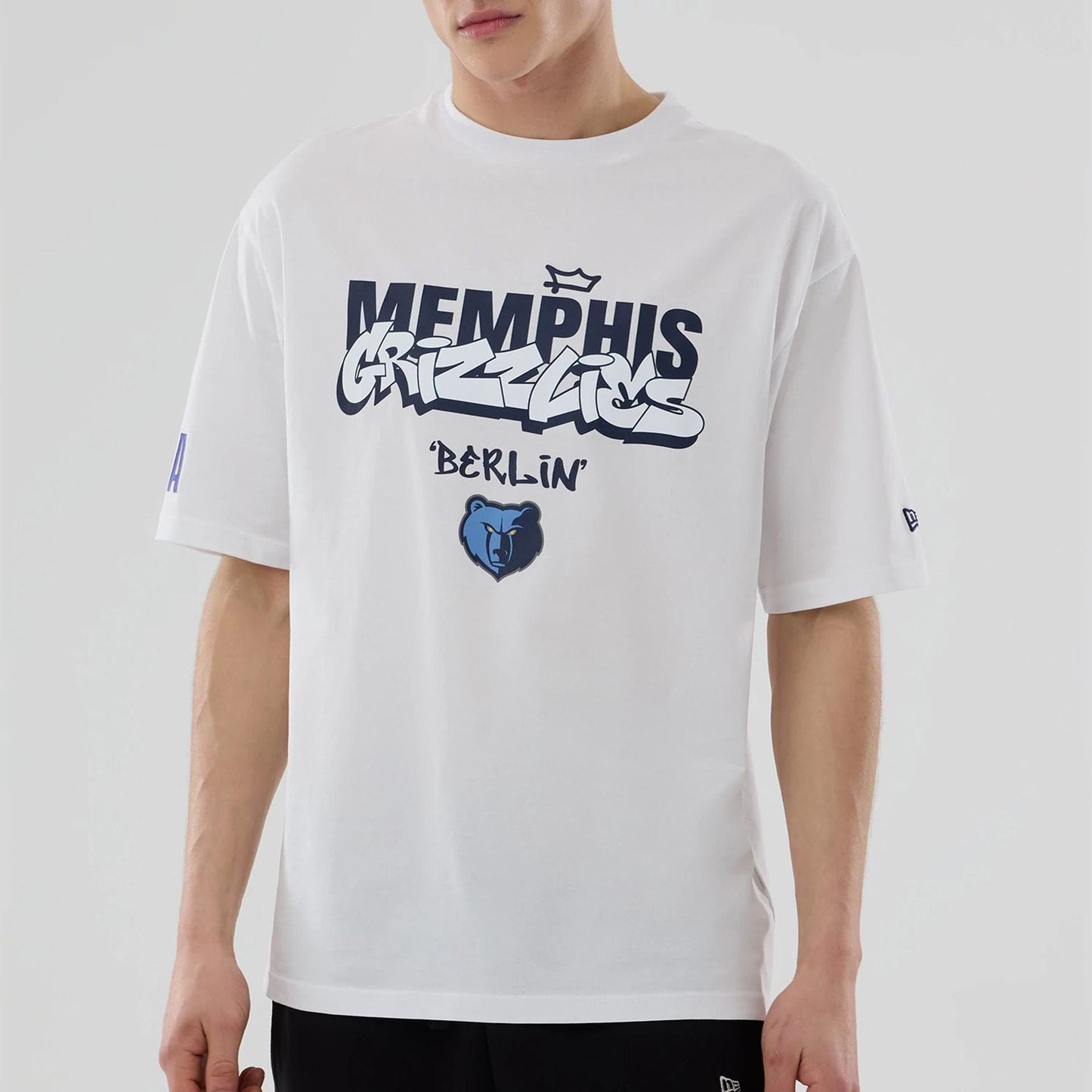 The model is wearing this NBA London Game 2026 Memphis Grizzlies Oversized T-Shirt in white. 5