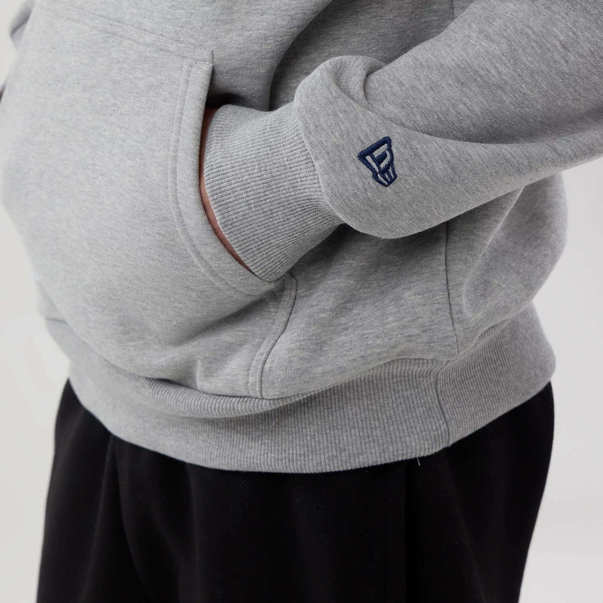 The model is wearing this NBA London Game 2026 Memphis Grizzlies Pullover Hoodie in grey. 4