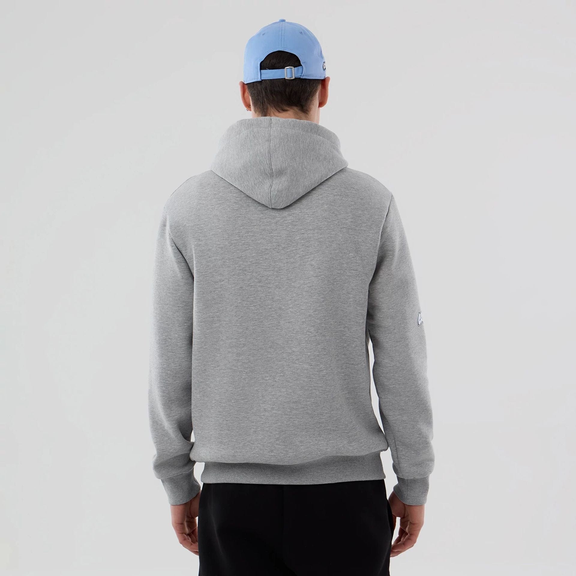 The model is wearing this NBA London Game 2026 Memphis Grizzlies Pullover Hoodie in grey. 2