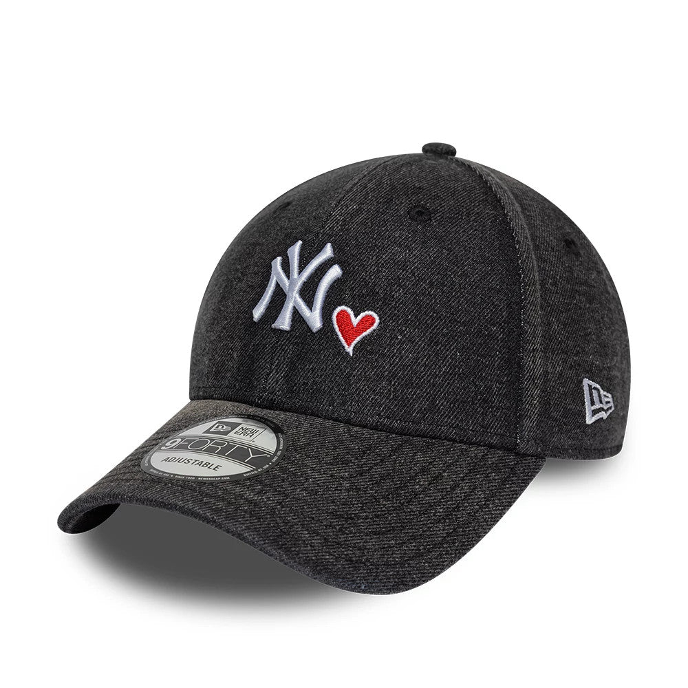 New York Yankees MLB Washed Denim Black New Era 9FORTY Adjustable Cap, three-quarter view showing the white NY logo and red heart embroidery on the front panel, a curved visor with the 9FORTY size sticker, and the New Era flag logo on the left side.